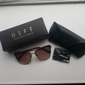 Gold Becky DIFF Sunglasses